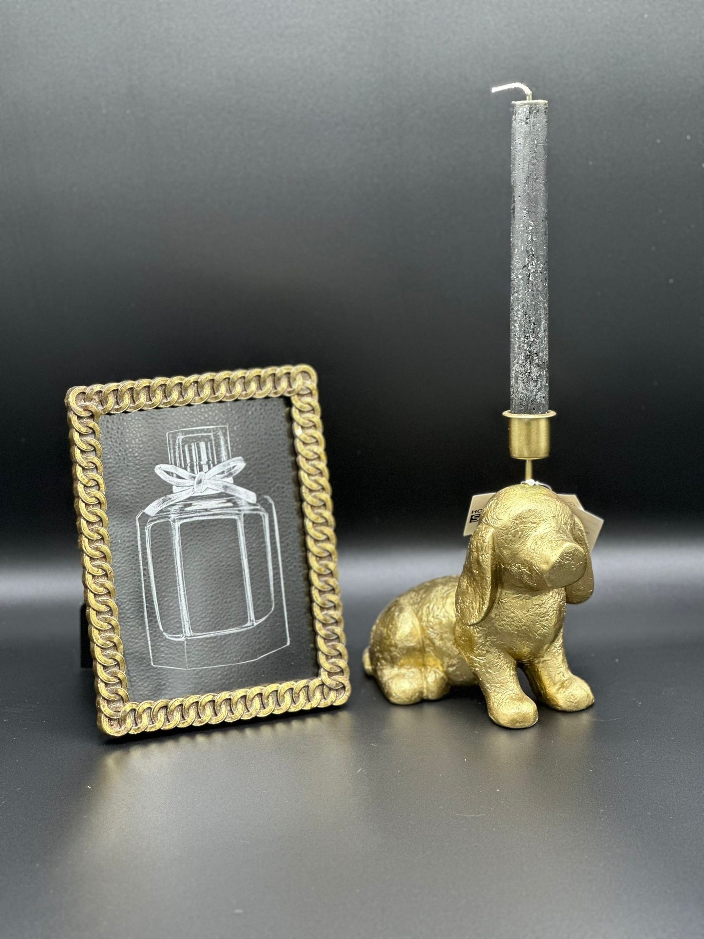 Gouden teckel kandelaar met kaars